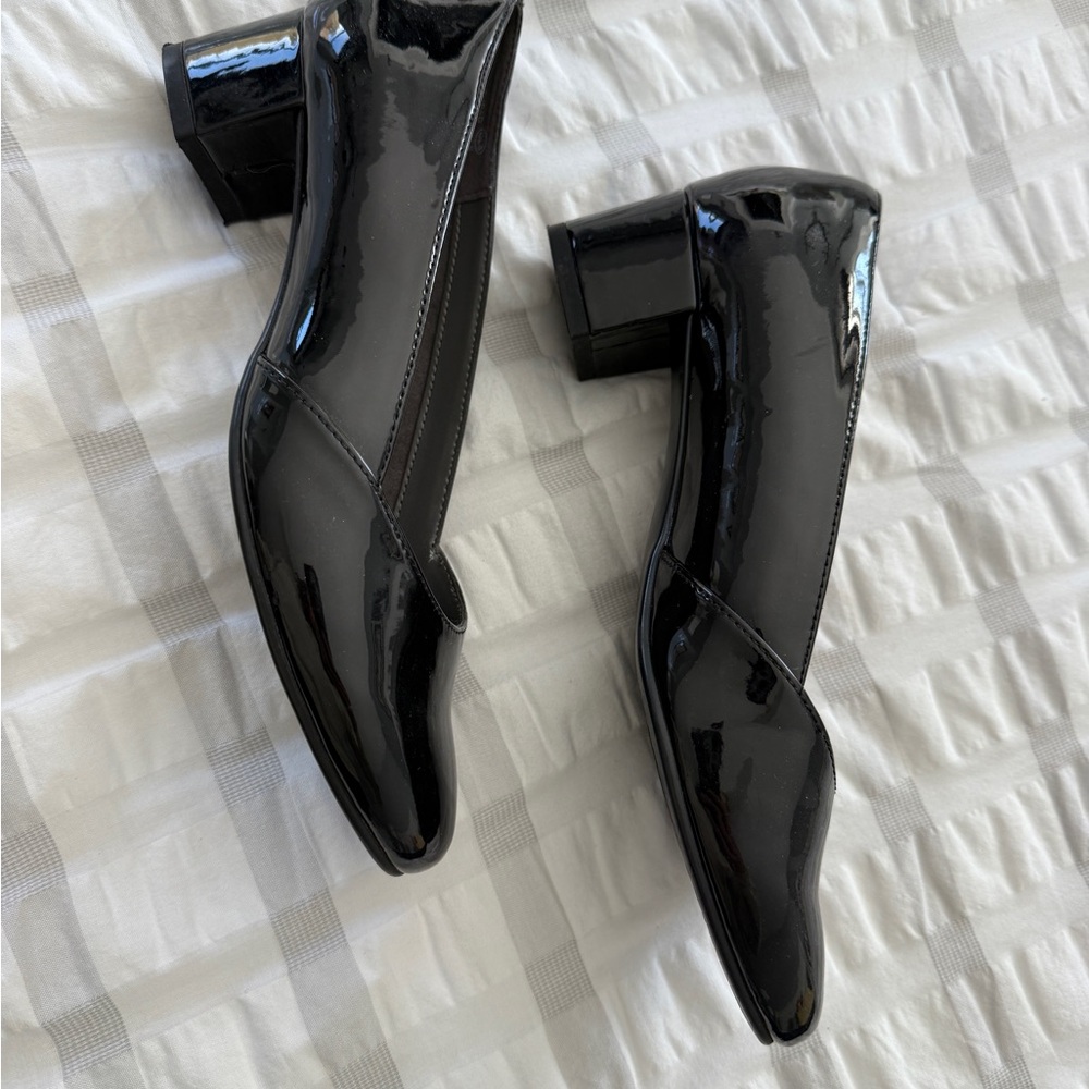 AEROSOLES Black Patent Heels